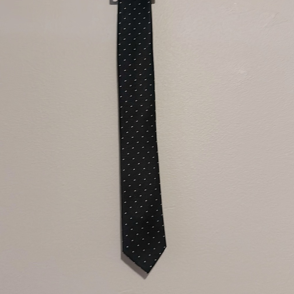 NEW W/O TAGS “BAR III” BLACK TIE WITH WHITE POLKA DOTS